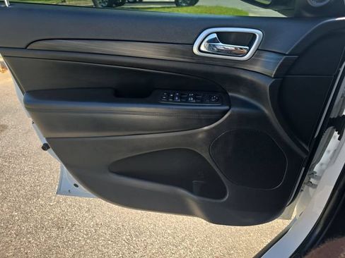 Used 2019 Jeep Grand Cherokee Laredo w/ Laredo X Package AWD/4WD image 27