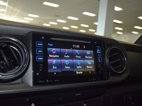 Used 2019 Toyota Tacoma TRD Off-Road w/ Technology Package AWD/4WD image 36