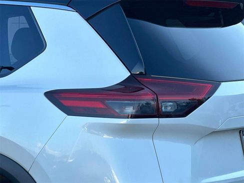 Certified 2021 Nissan Rogue SL w/ Premium Package image 9