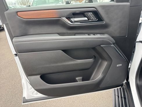 Used 2025 GMC Yukon Denali w/ Denali Reserve Package image 31