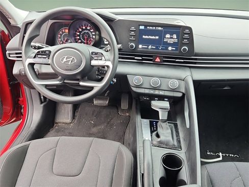 Certified 2023 Hyundai Elantra SE image 13