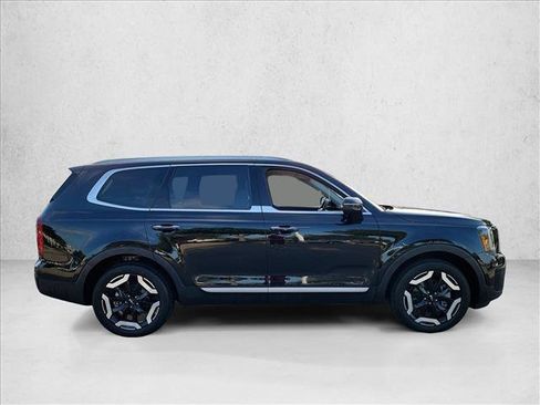 Used 2025 Kia Telluride S FWD image 4
