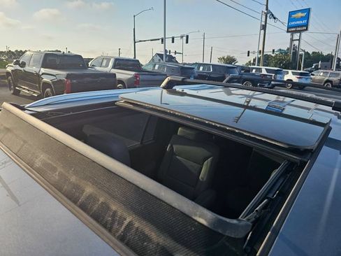 Used 2022 Chevrolet Suburban LT w/ Luxury Package AWD/4WD image 21