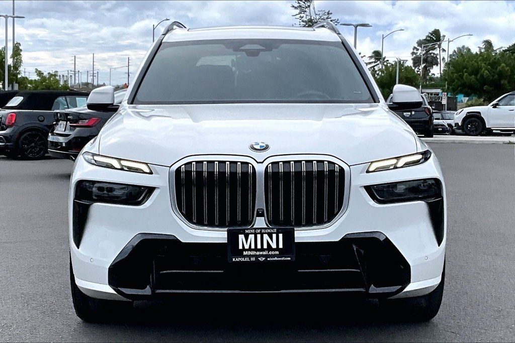 Used 2023 BMW X7 xDrive40i w/ M Sport Package AWD/4WD image 3