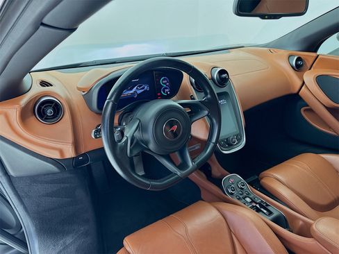 Used 2017 McLaren 570S Base image 10