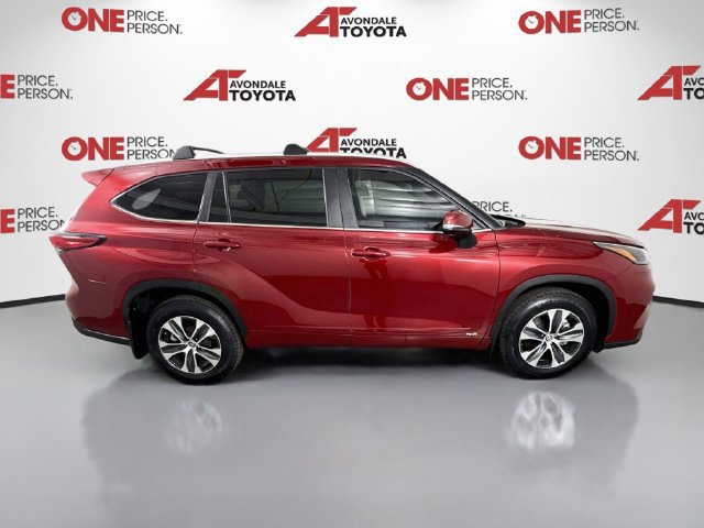 Used 2023 Toyota Highlander XLE AWD/4WD image 8