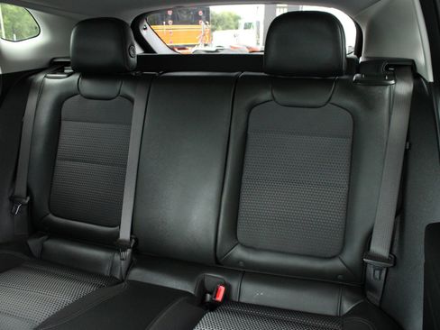 Used 2024 Chevrolet Trax LT w/ LT Convenience Package FWD image 16