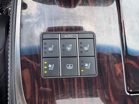 Used 2023 Lexus LS 500 AWD w/ Luxury Package image 38