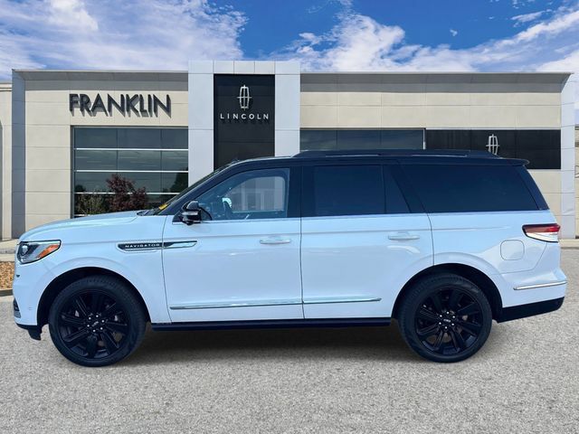 Used 2024 Lincoln Navigator Black Label AWD/4WD image 4