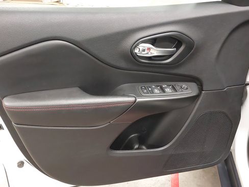 Used 2022 Jeep Cherokee Trailhawk w/ Sun, Sound & Nav Group AWD/4WD image 24