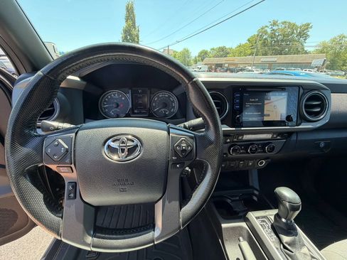 Used 2016 Toyota Tacoma TRD Sport w/ Premium & Technology Package AWD/4WD image 27
