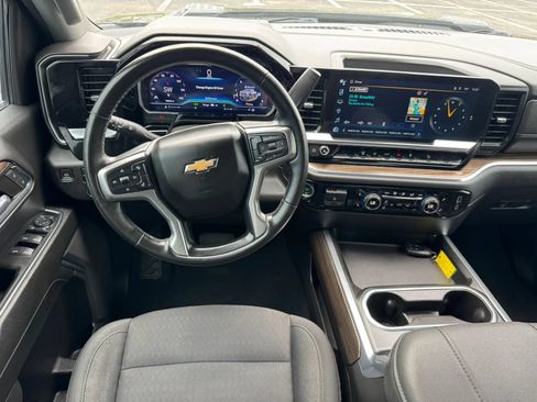 Used 2024 Chevrolet Silverado 2500 LT AWD/4WD image 18