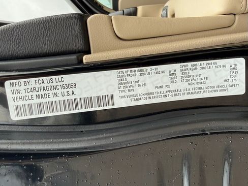 Used 2022 Jeep Grand Cherokee Laredo E w/ Security & Convenience Group image 33