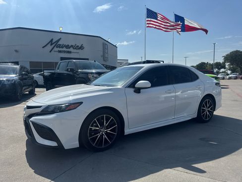 Used 2021 Toyota Camry SE w/ Carpet Mat Package (TMS) FWD image 1