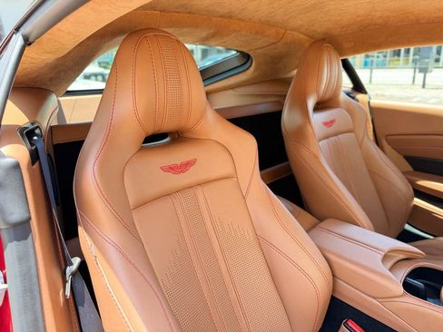 Used 2023 Aston Martin V8 Vantage Coupe RWD image 44