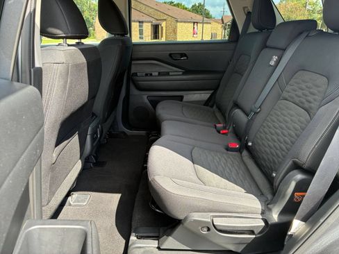 Used 2025 Nissan Pathfinder SV FWD image 23