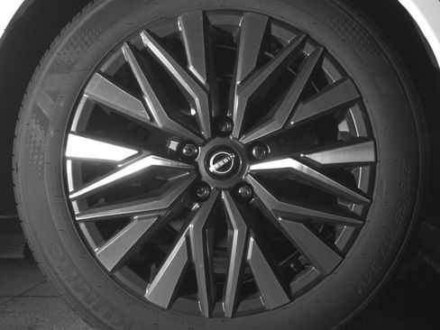 Used 2025 Nissan Altima 2.5 SV FWD image 15