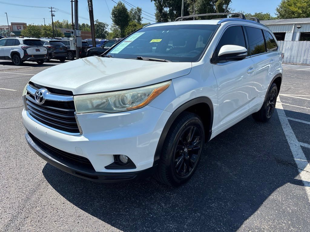 Used 2016 Toyota Highlander XLE FWD image 3