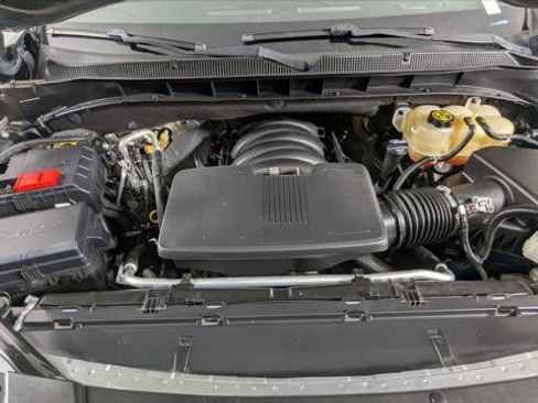 Used 2022 Chevrolet Suburban LT RWD image 33
