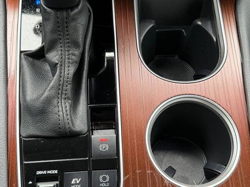 Used 2023 Toyota Sienna XLE image 19