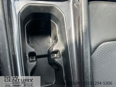 Used 2024 Jeep Compass Latitude AWD/4WD image 30