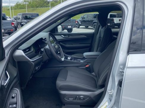 New 2025 Jeep Grand Cherokee L Laredo w/ Luxury Tech Group I image 15