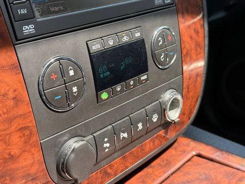 Used 2007 Chevrolet Suburban LTZ w/ LTZ Preferred Equipment Group AWD/4WD image 15