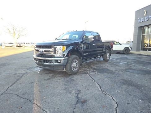 Used 2017 Ford F250 XLT w/ XLT Premium Package image 13