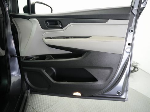 Used 2018 Honda Odyssey LX image 47