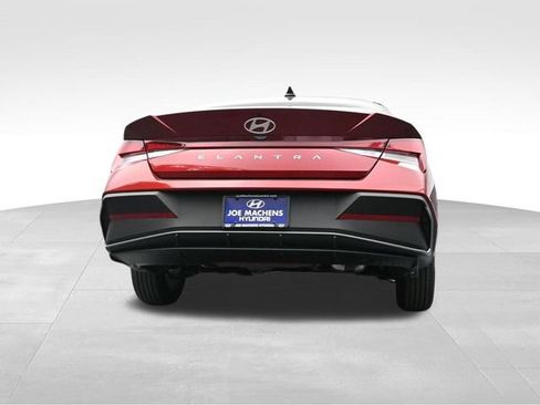 Used 2026 Hyundai Elantra SE FWD image 35