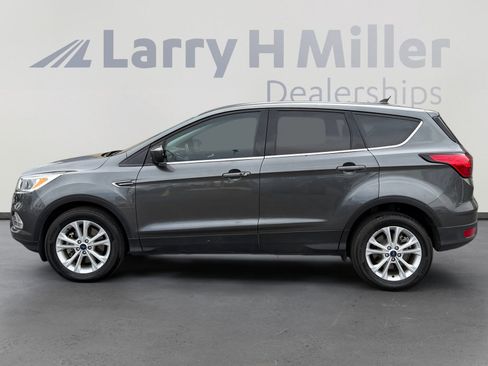 Used 2019 Ford Escape SE FWD image 2