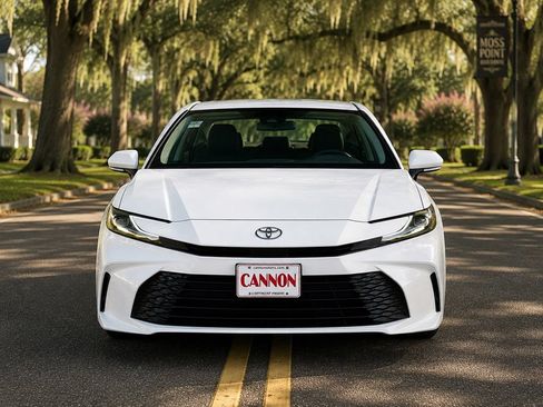 Used 2025 Toyota Camry LE w/ Convenience Package FWD image 5