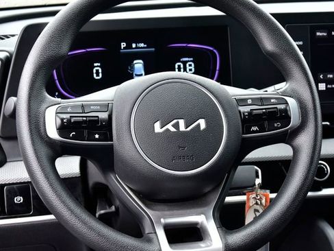 Certified 2025 Kia Sportage LX AWD/4WD image 16