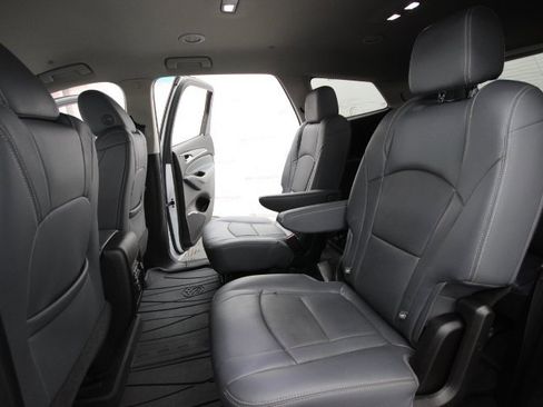 Used 2019 Buick Enclave Essence image 22