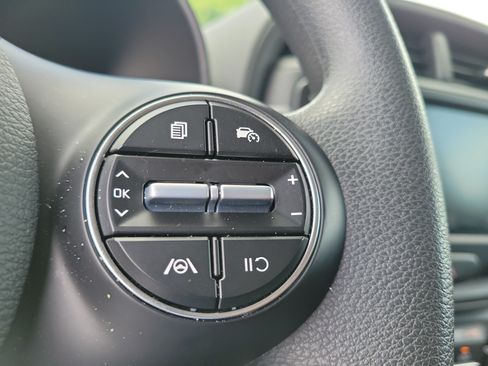 Certified 2025 Kia Soul LX w/ LX Technology Package FWD image 24