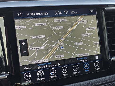 Used 2018 Chrysler Pacifica Limited image 21