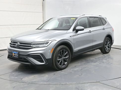 Used 2024 Volkswagen Tiguan SE image 1
