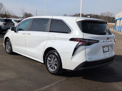 Used 2025 Toyota Sienna LE