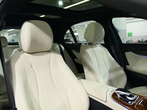Certified 2019 Mercedes-Benz E 300 4MATIC image 22