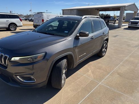 Used 2020 Jeep Cherokee Limited image 2