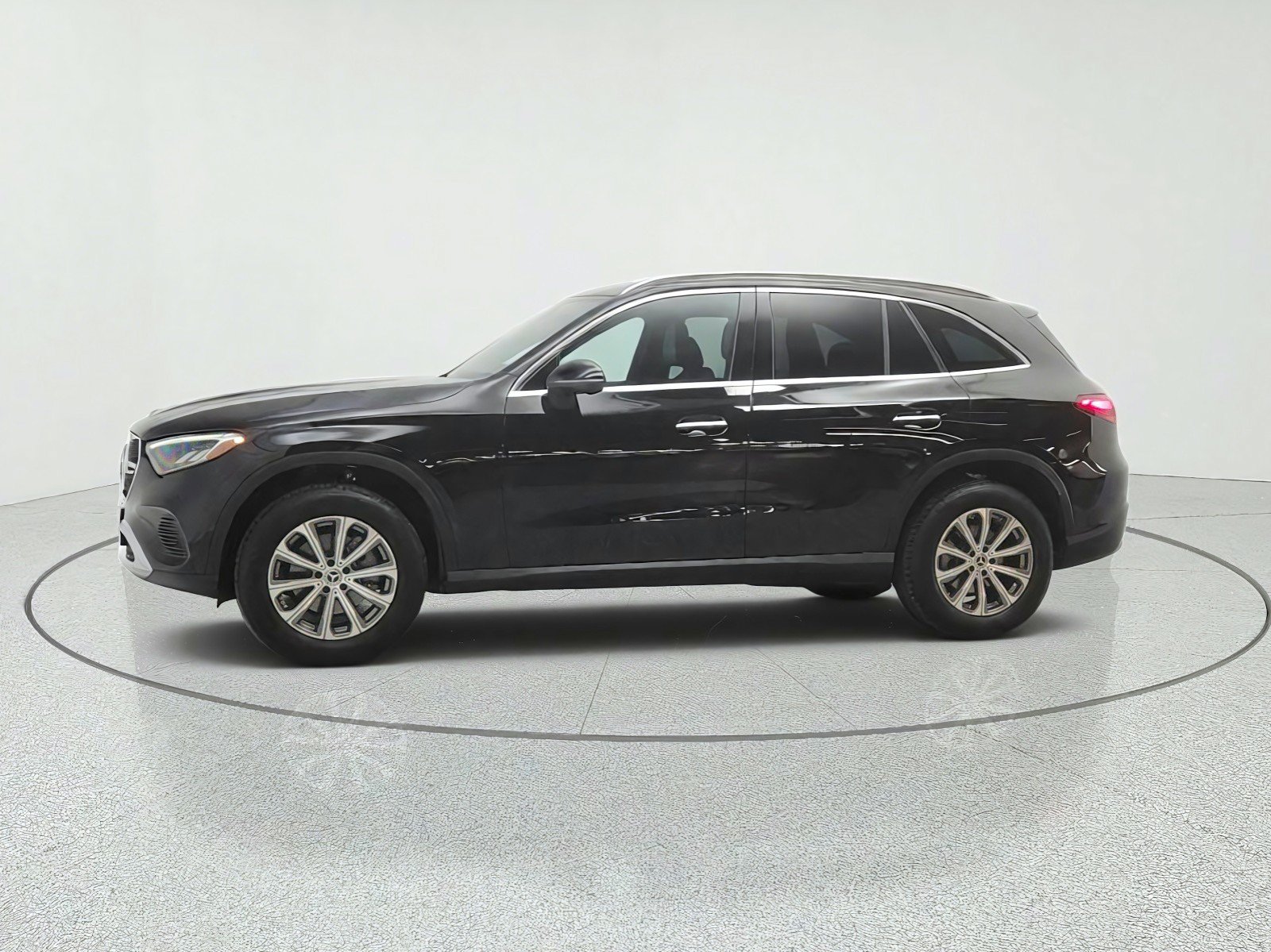 Used 2024 Mercedes-Benz GLC 300 4MATIC image 8