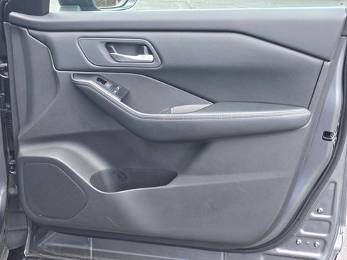 Used 2025 Nissan Rogue SV FWD image 6