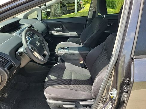 Used 2016 Toyota Prius V Three image 13