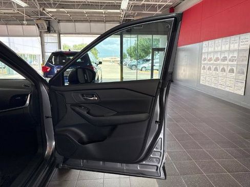 Certified 2025 Nissan Rogue SL AWD/4WD image 19