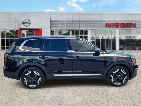 Used 2024 Kia Telluride S FWD image 3