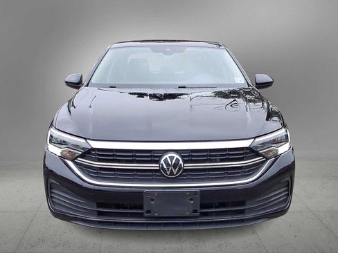 Used 2023 Volkswagen Jetta SE w/ Panoramic Sunroof Package FWD image 3