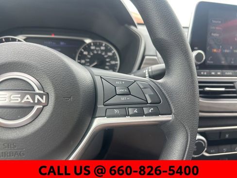 Used 2025 Nissan Altima 2.5 SV FWD image 11