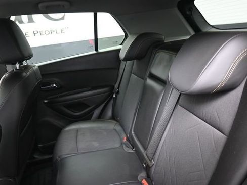 Used 2022 Chevrolet Trax LT w/ LT Convenience Package AWD/4WD image 13