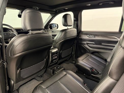 Used 2025 Jeep Grand Cherokee L Limited w/ Black Appearance Package image 34