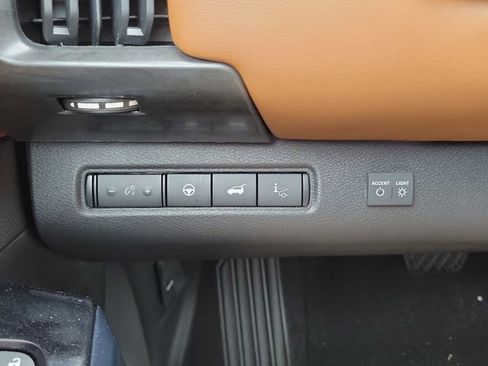 New 2026 Nissan Pathfinder Platinum AWD/4WD image 22